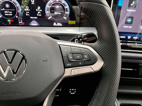 New 2026 Volkswagen Tiguan SE R-Line image 18