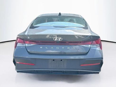 Certified 2024 Hyundai Elantra SE FWD image 11