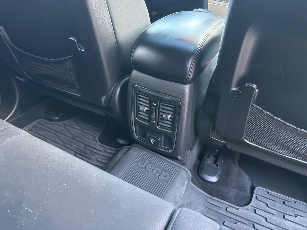 Used 2014 Jeep Grand Cherokee Laredo w/ Security & Convenience Group AWD/4WD image 23