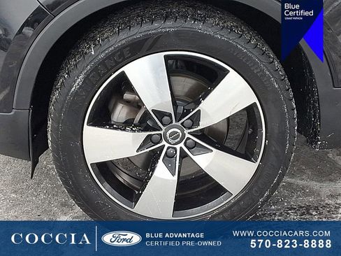 Used 2020 Volvo XC40 T5 Momentum w/ Protection Package Premier image 8