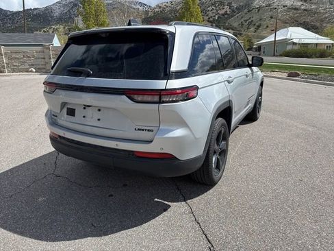 Used 2023 Jeep Grand Cherokee Limited w/ Luxury Tech Group II image 8