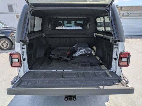 Certified 2025 Jeep Gladiator Sport AWD/4WD image 12
