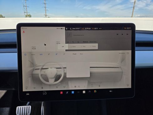 Used 2023 Tesla Model Y Performance image 11