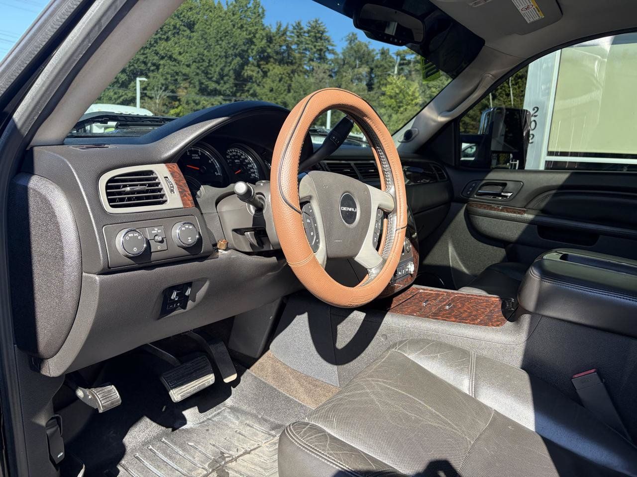 Used 2012 GMC Sierra 2500 Denali w/ Suspension Package, Off-Road AWD/4WD image 20