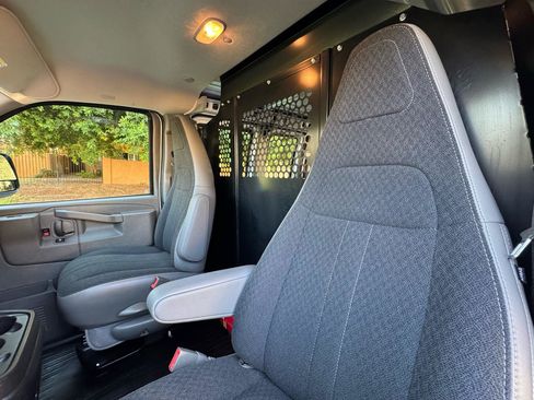 Used 2025 GMC Savana 2500 w/ Driver Convenience Package RWD image 9