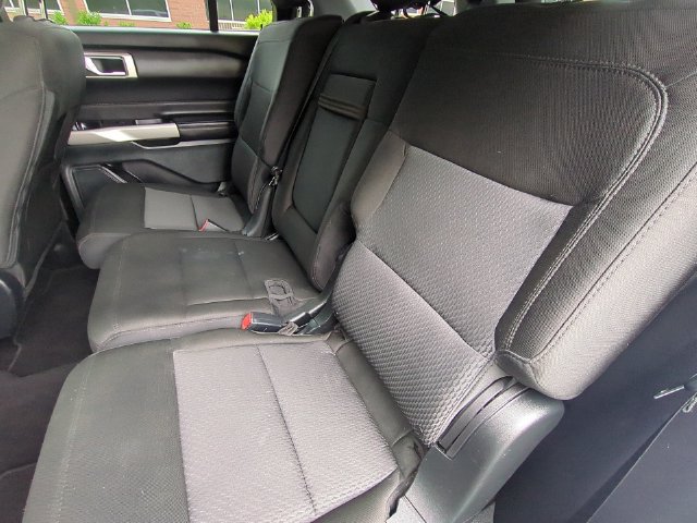 Used 2023 Ford Explorer XLT AWD/4WD image 28