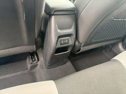 Used 2025 Hyundai Venue SEL FWD image 23