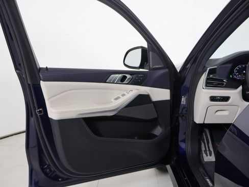 Used 2022 BMW X7 M50i image 27