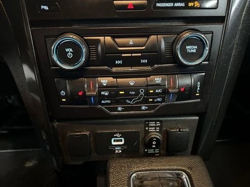 Used 2016 Ford Explorer XLT w/ Equipment Group 202A FWD image 18