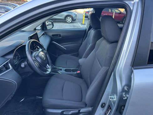 Used 2025 Toyota Corolla Cross LE image 25