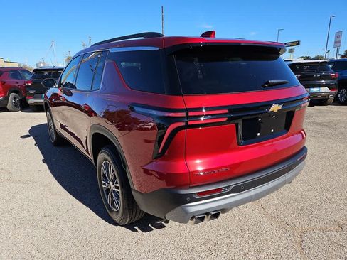 Used 2025 Chevrolet Traverse LT FWD image 12