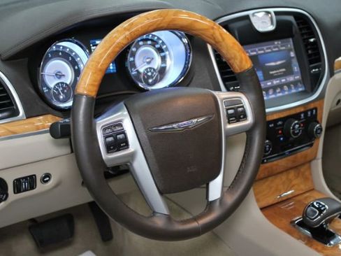 Used 2014 Chrysler 300 C w/ Light Group image 15