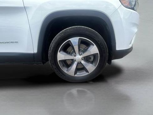 Used 2019 Jeep Cherokee Limited AWD/4WD image 28