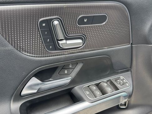 Used 2023 Mercedes-Benz EQB 300 4MATIC w/ Exclusive Package image 12