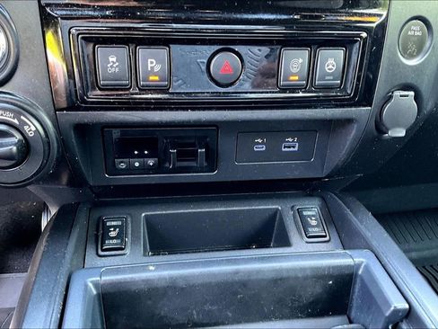 Used 2023 Nissan Titan PRO-4X w/ Pro-4x Convenience Package AWD/4WD image 17