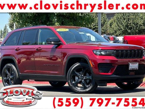 Used 2025 Jeep Grand Cherokee Altitude AWD/4WD image 1