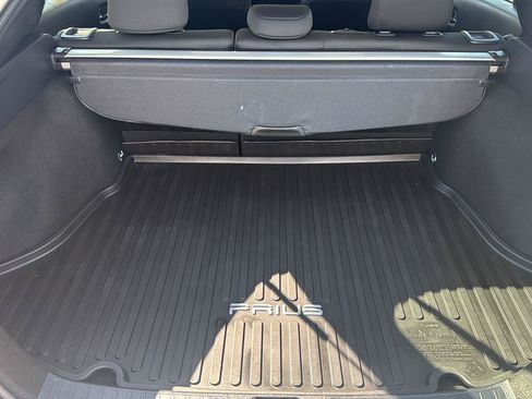Used 2019 Toyota Prius LE AWD/4WD image 11