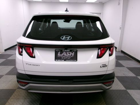Used 2025 Hyundai Tucson SE AWD/4WD image 12
