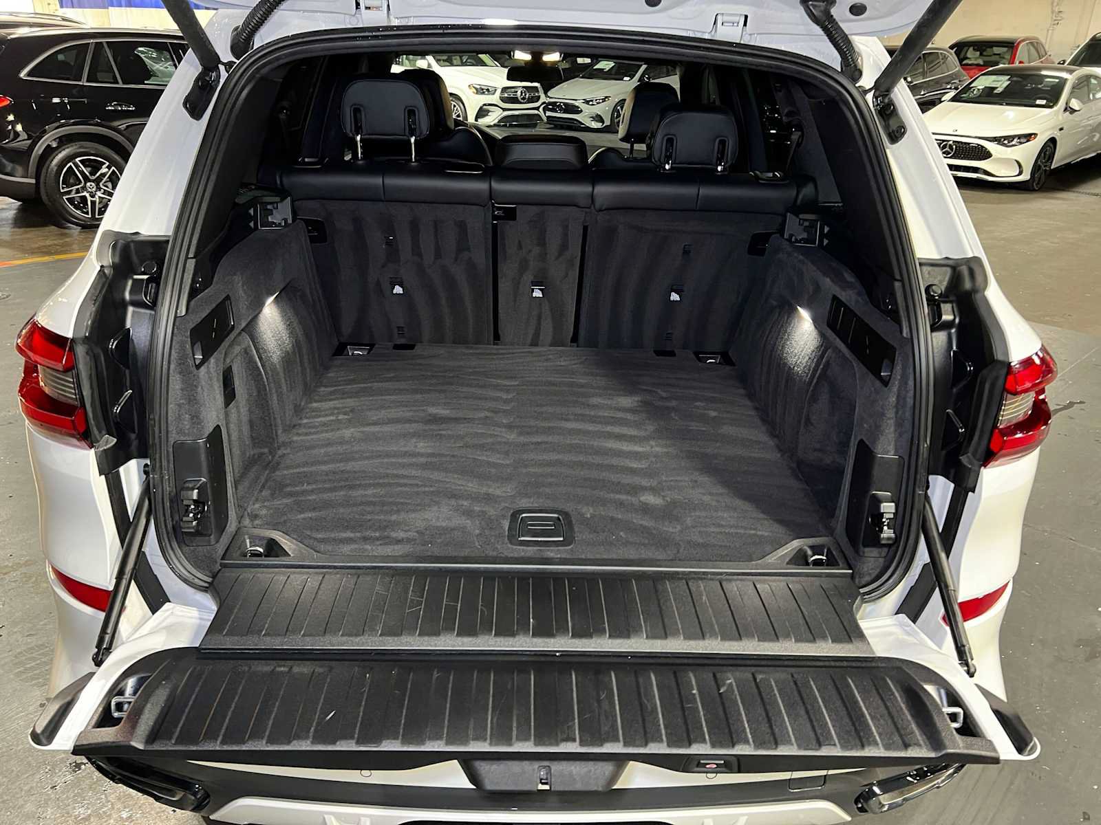 Used 2023 BMW X5 xDrive40i w/ M Sport Package AWD/4WD image 17
