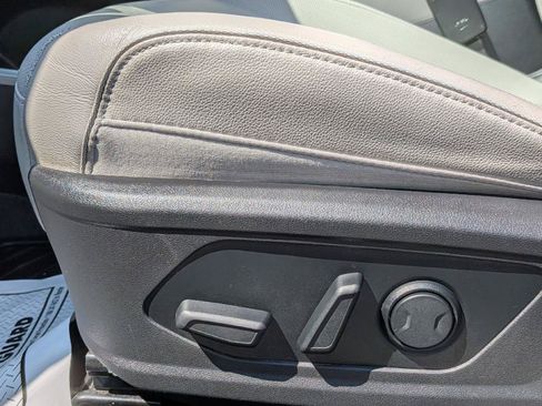 Used 2022 Hyundai Tucson Limited AWD/4WD image 17