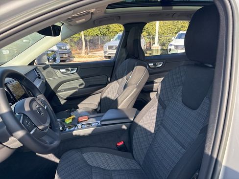 Certified 2023 Volvo XC60 B5 Core image 16