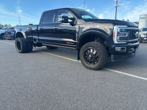 Used 2023 Ford F450 Platinum w/ FX4 Off-Road Package image 2