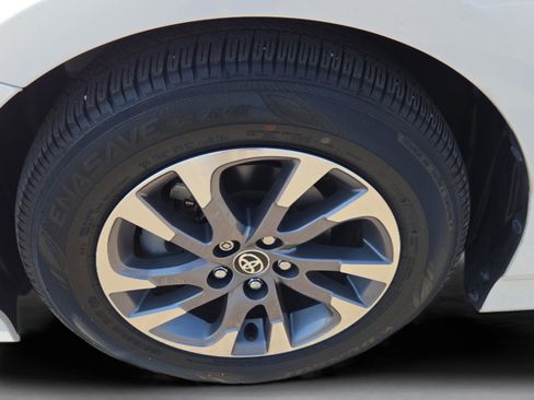 Used 2022 Toyota Prius Limited w/ Premium Convenience Package image 20