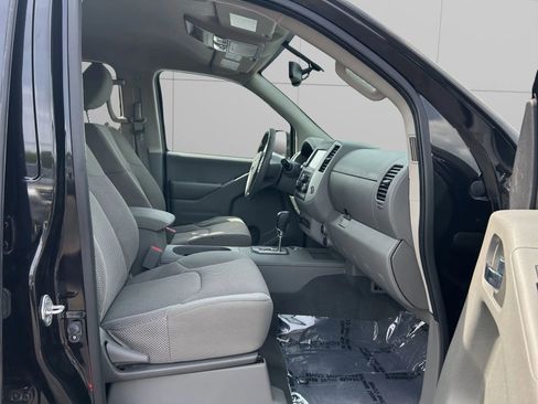 Used 2021 Nissan Frontier SV w/ Midnight Edition Floor Mats image 13