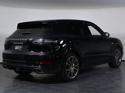 Certified 2022 Porsche Cayenne Turbo S AWD/4WD image 7