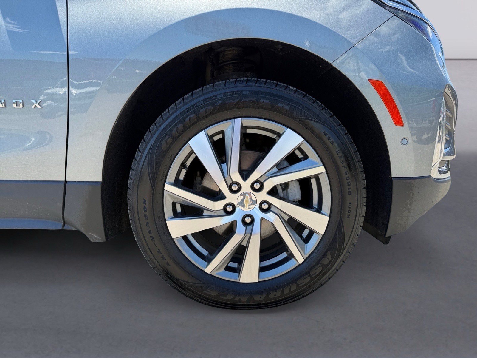 Used 2023 Chevrolet Equinox Premier AWD/4WD image 9