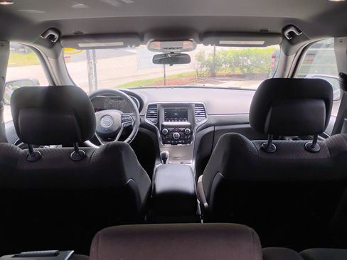Used 2021 Jeep Grand Cherokee Laredo RWD image 8