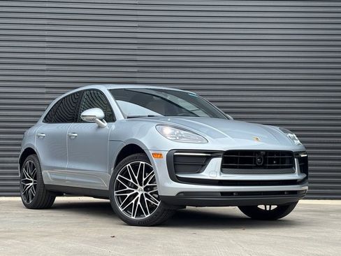Certified 2025 Porsche Macan image 9