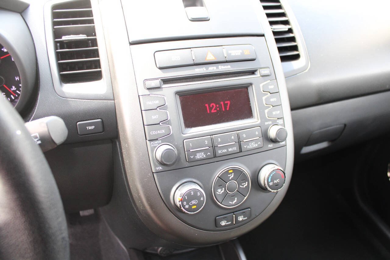 Used 2012 Kia Soul + FWD image 15
