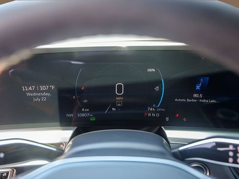 Certified 2024 Cadillac Lyriq Luxury AWD/4WD image 10