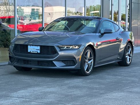 Used 2024 Ford Mustang Coupe RWD image 7