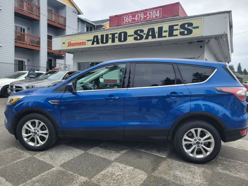 Used 2017 Ford Escape SE FWD image 1