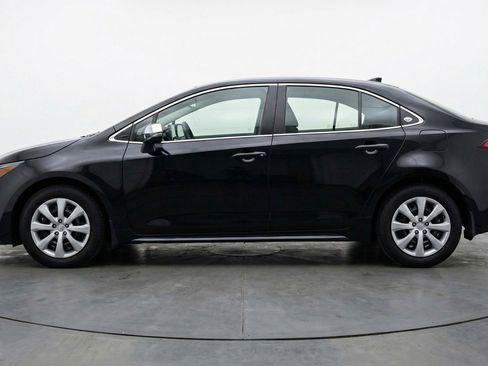 Used 2025 Toyota Corolla LE FWD image 5