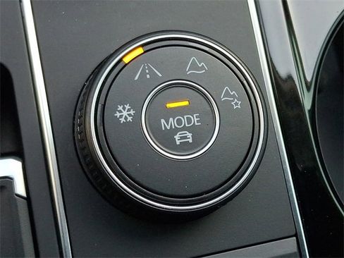 Used 2019 Volkswagen Atlas SEL Premium image 25