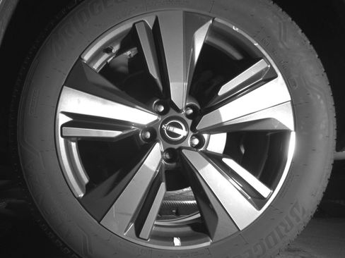 Used 2026 Nissan Rogue SL FWD image 12