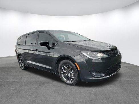 Used 2020 Chrysler Pacifica Touring w/ S Appearance Package FWD image 22