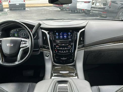 Used 2019 Cadillac Escalade Platinum image 10