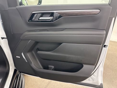 New 2026 Chevrolet Suburban LT w/ Comfort Package image 17
