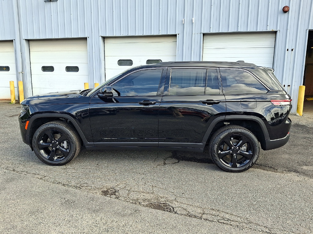 Used 2026 Jeep Grand Cherokee Limited w/ Limited Altitude Package AWD/4WD image 7