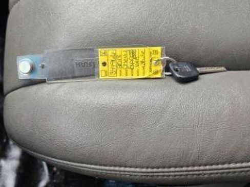 Used 2018 Chevrolet Express 2500 w/ Driver Convenience Package RWD image 16