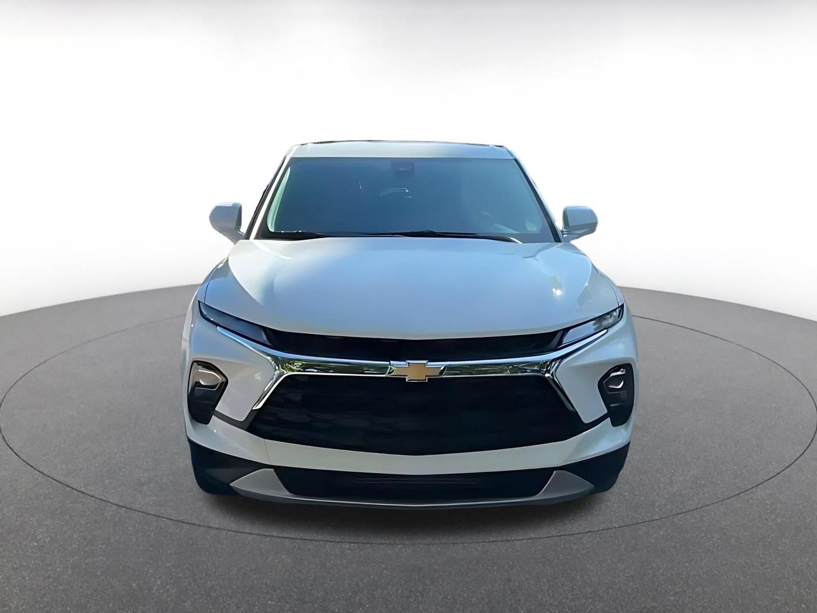 Used 2026 Chevrolet Blazer LT FWD image 3
