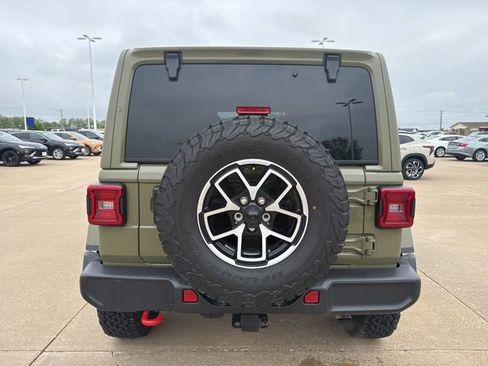 Used 2025 Jeep Wrangler Unlimited Rubicon w/ Convenience Group AWD/4WD image 4