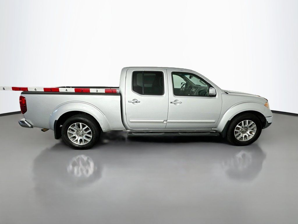 Used 2013 Nissan Frontier SL w/ Moonroof Pkg RWD image 8