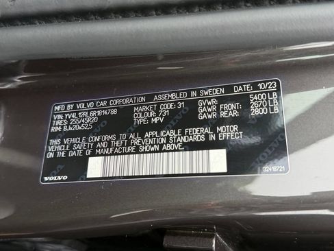 Certified 2024 Volvo XC60 B5 Plus w/ Protection Package Premier AWD/4WD image 30