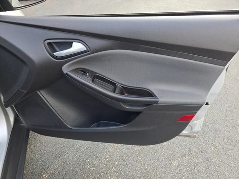 Used 2014 Ford Focus SE FWD image 2