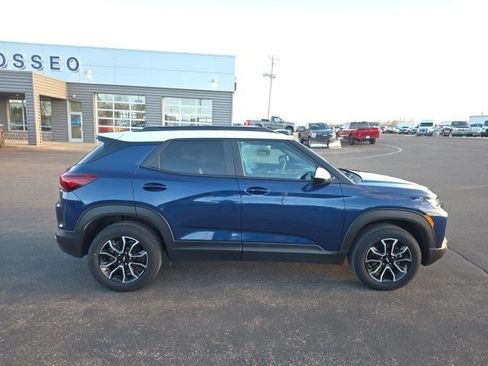 Used 2023 Chevrolet TrailBlazer ACTIV w/ Sun and Liftgate Package image 7